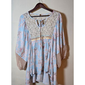 Women's Unbranded Blue Floral Tunic Top with Lace S can fit medium